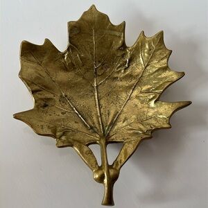 Vintage Virginia Metalcrafters Sugar Maple Leaf Brass Trinket Dish 3-48 1950